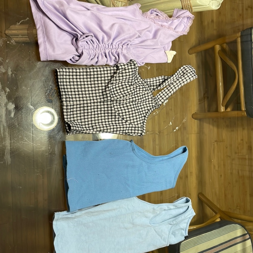 6 cropped tank tops. all are sized medium